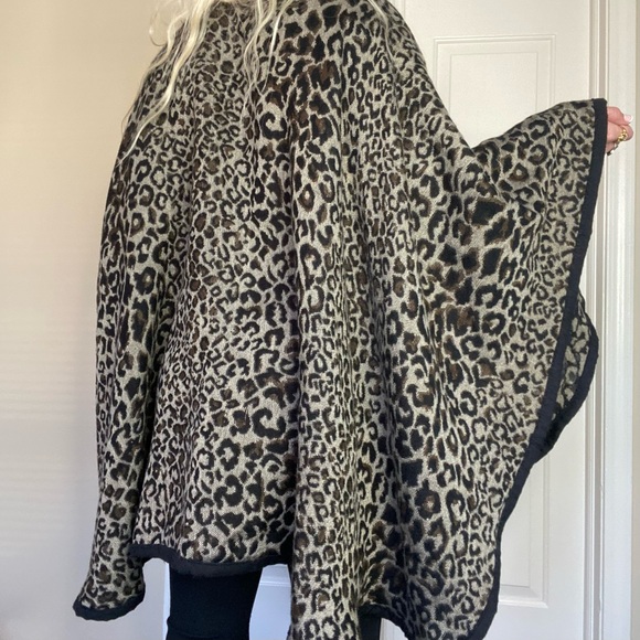 Leopard Print Women's Poncho / Overlay - Picture 2 of 5